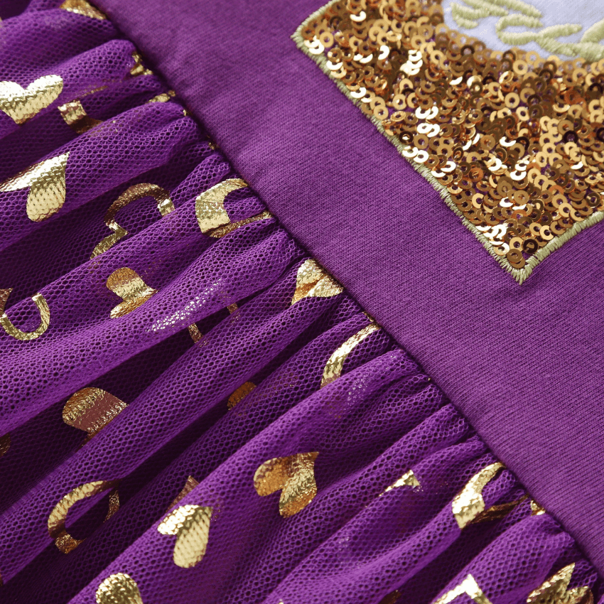 Deguisement licorne robe de fete violette et dorée détails du jupon