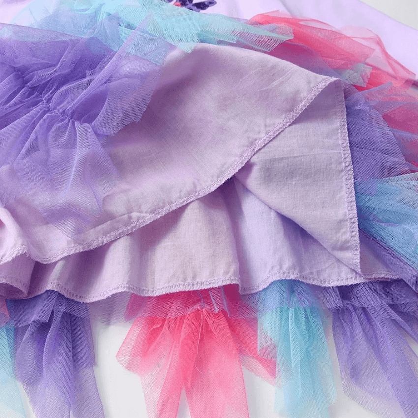 déguisement licorne étincellant jupe en tulle violet bleu rose avec haut manche longues violet et tête de licorne avec des strass