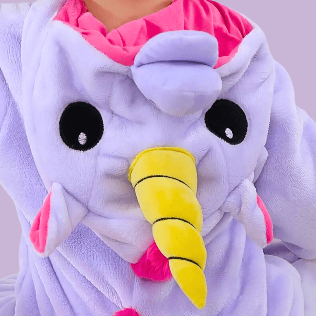 Kigurimi pyjama licorne bebe violet interieur rouge en coton et en flanelle moelleuse détails de la capuche