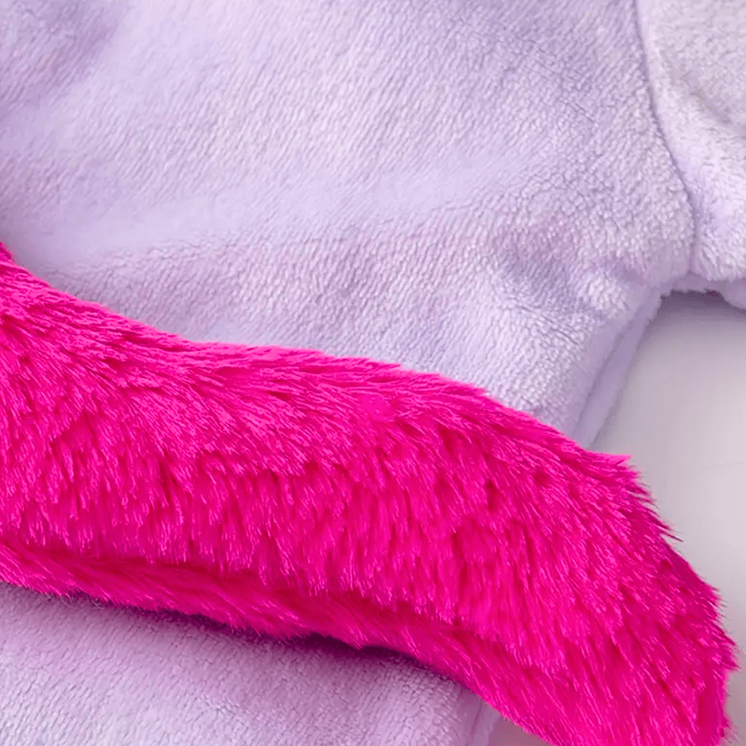Kigurimi pyjama licorne bebe violet interieur rouge en coton et en flanelle moelleuse détail du tissus tout doux