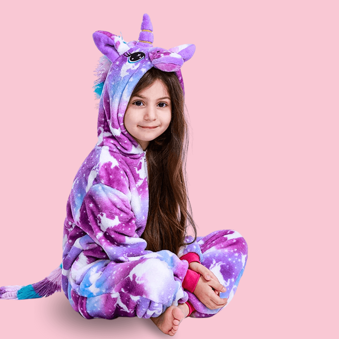 Kigurumi yugure pyjama licorne violet enfant assis