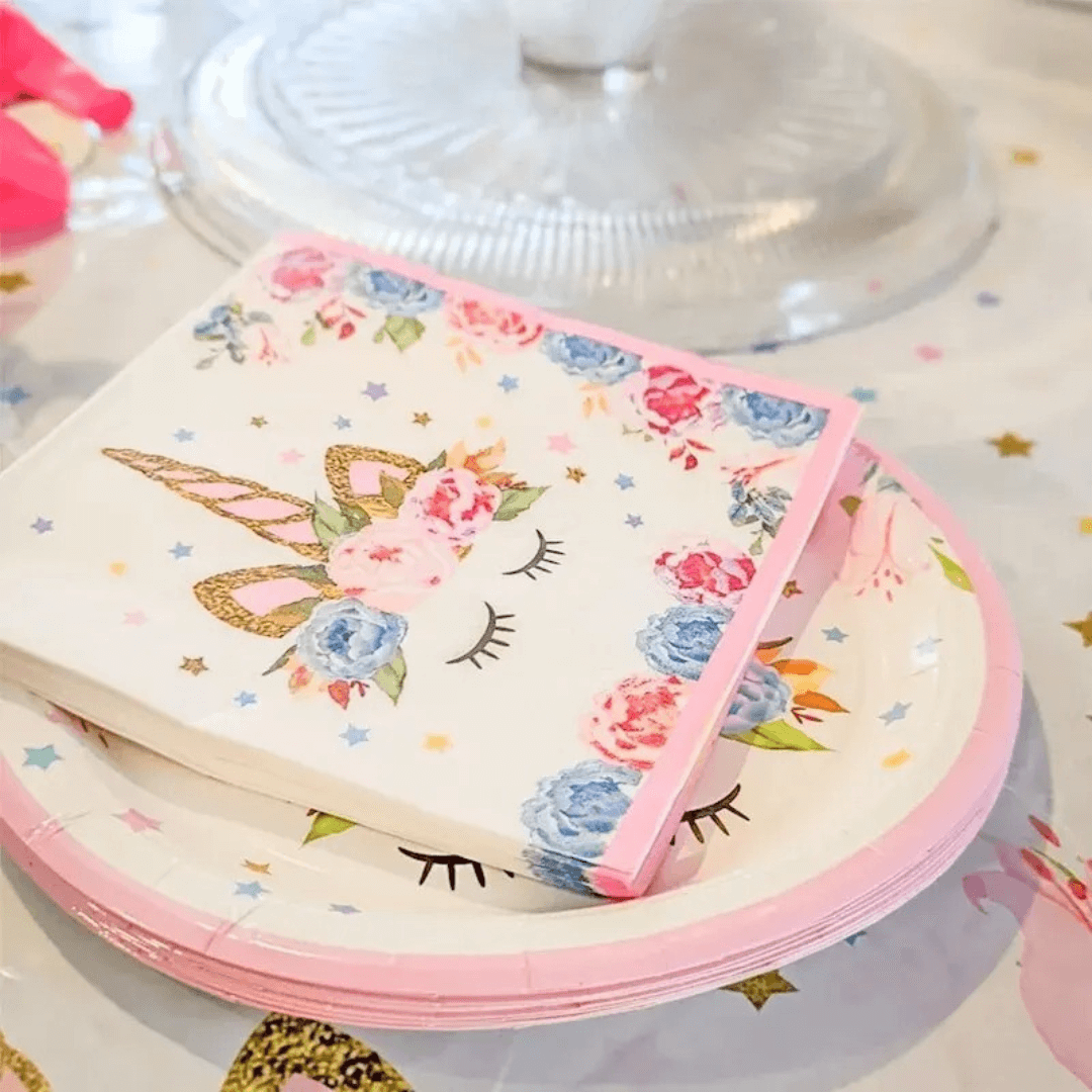 Assiettes et serviettes decorations anniversaire licorne