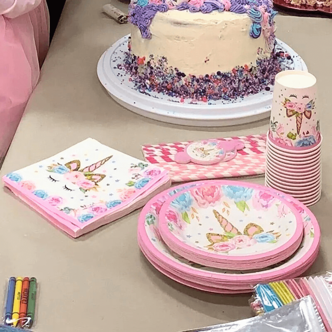 Assiettes verres et serviettes decorations anniversaire licorne petites filles