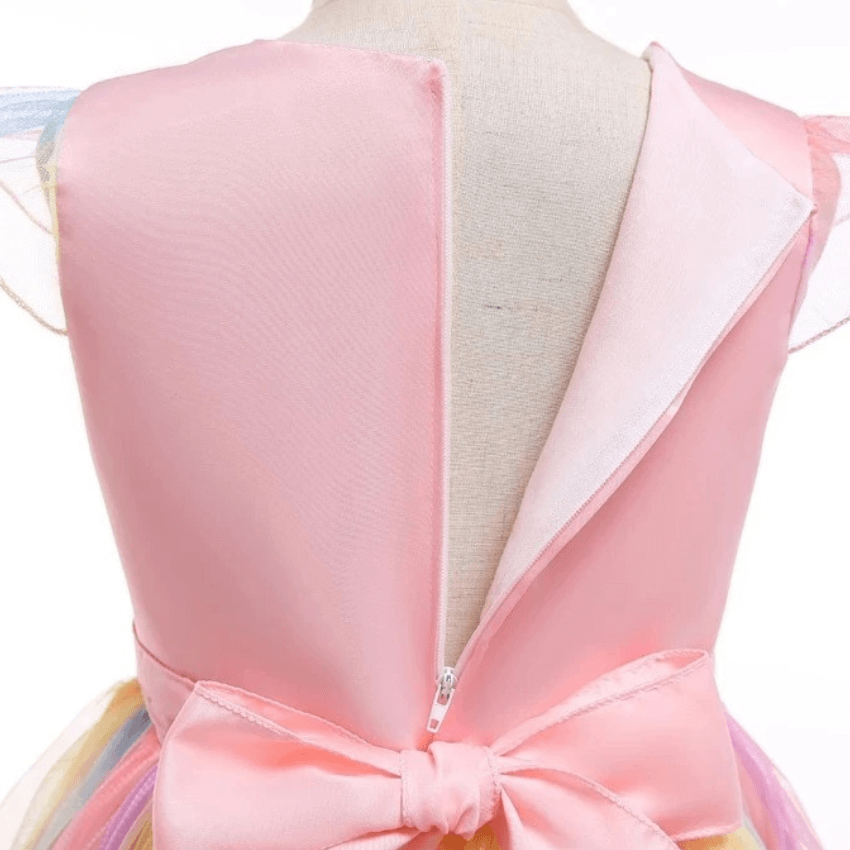 Déguisement licorne robe d'anniversaire rose détail du bustier ouvert dans le dos