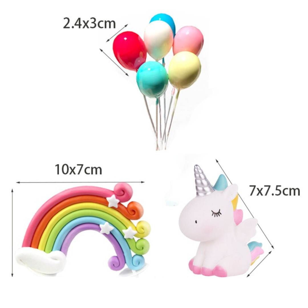 Dimensions des éléments décoratif thème licorne pour un gâteau comprenant 6 petits ballons de 2,4x3cm, une licorne miniature de 7x7,5cm, un arc en ciel de 10x7cm